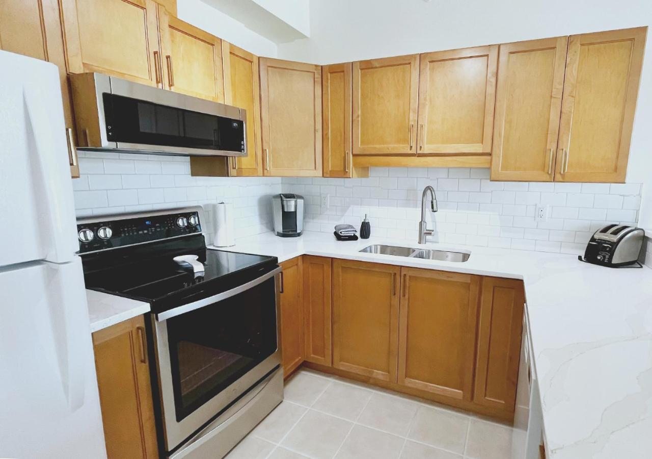 Downtown Waterfront Kelowna Oasis Newly Renovated 2Bed 2Bath Apartman Kültér fotó