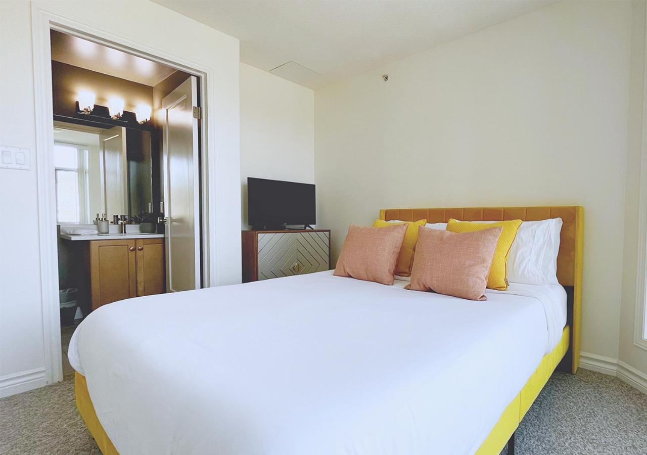 Downtown Waterfront Kelowna Oasis Newly Renovated 2Bed 2Bath Apartman Kültér fotó