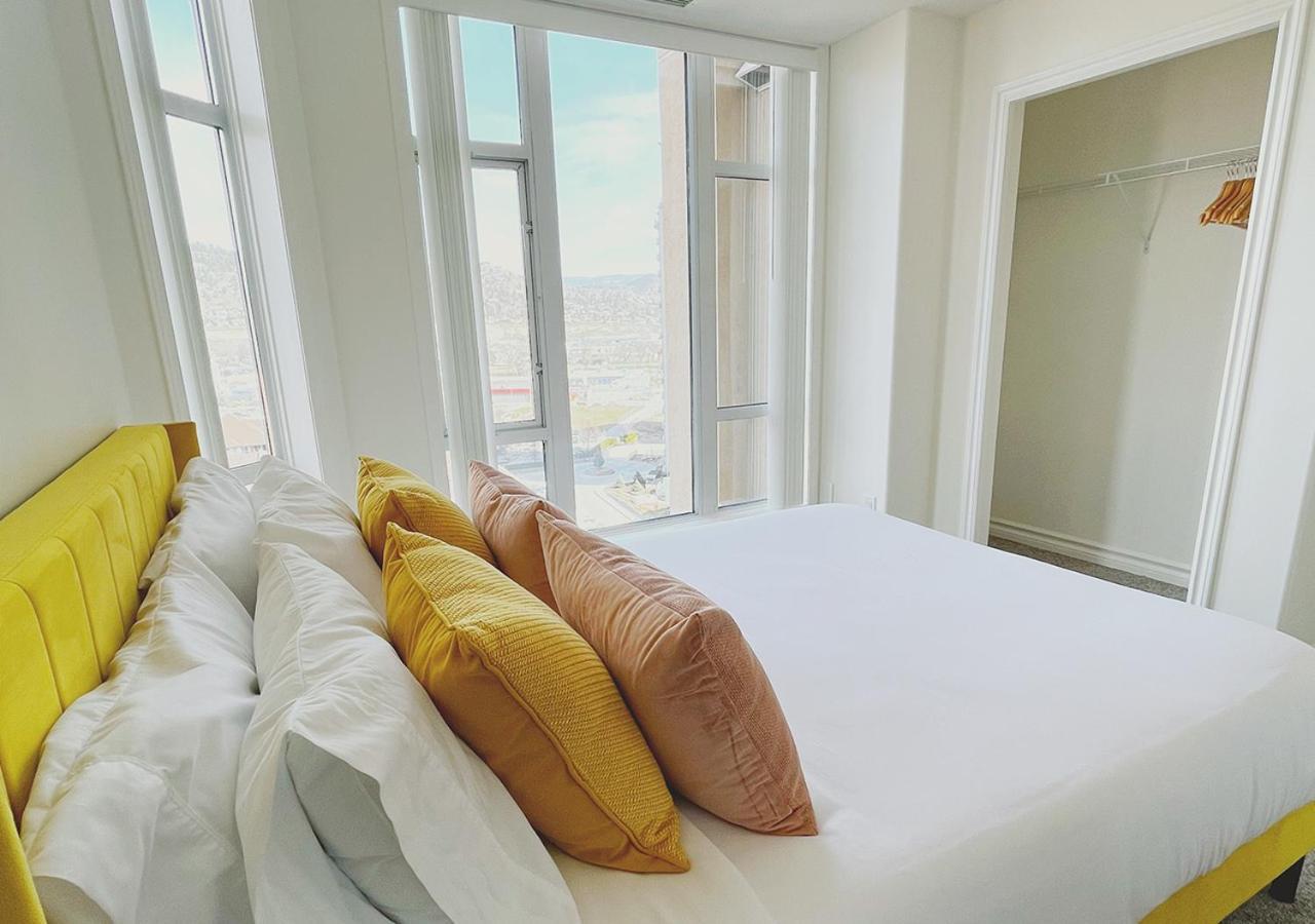 Downtown Waterfront Kelowna Oasis Newly Renovated 2Bed 2Bath Apartman Kültér fotó
