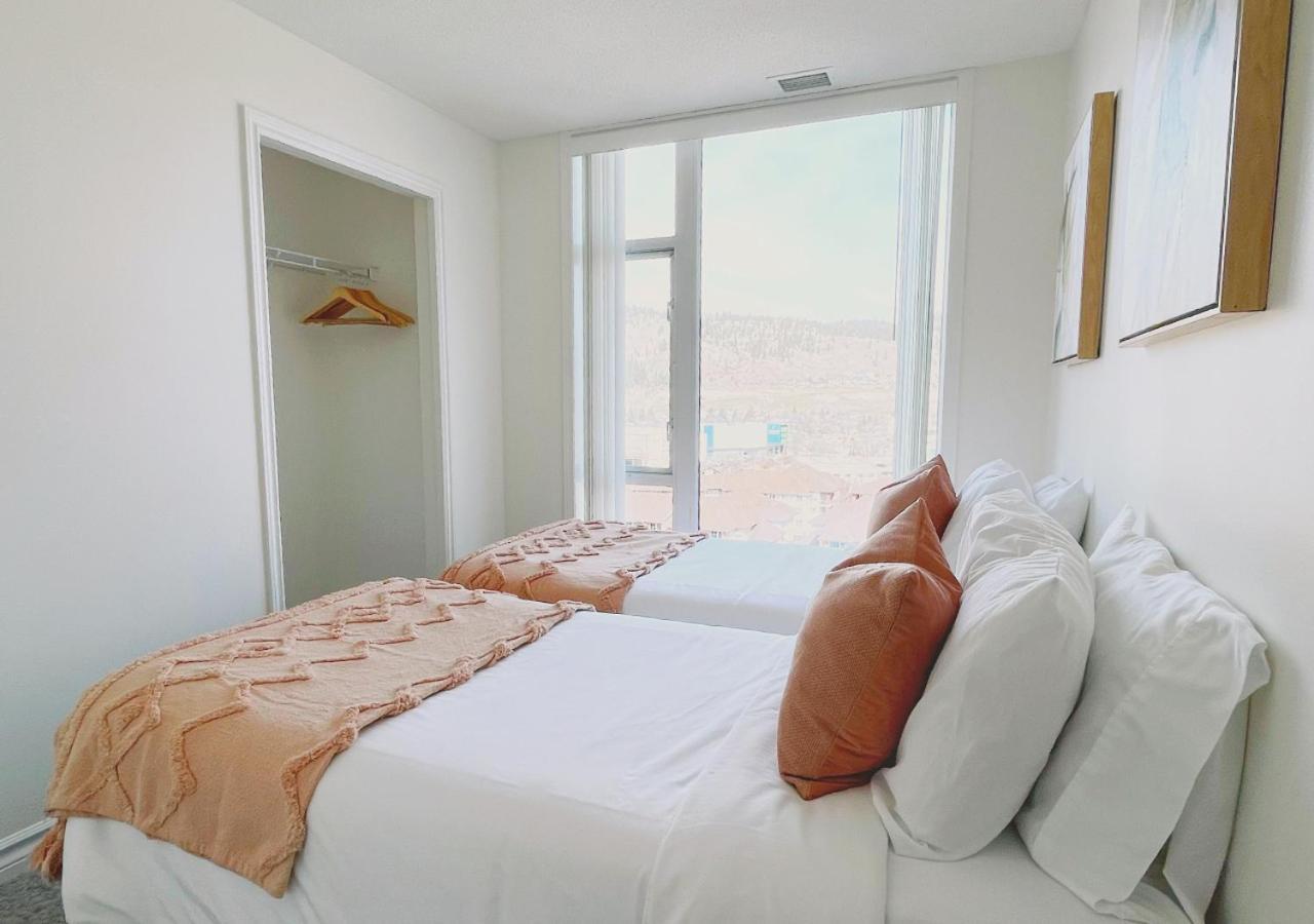 Downtown Waterfront Kelowna Oasis Newly Renovated 2Bed 2Bath Apartman Kültér fotó